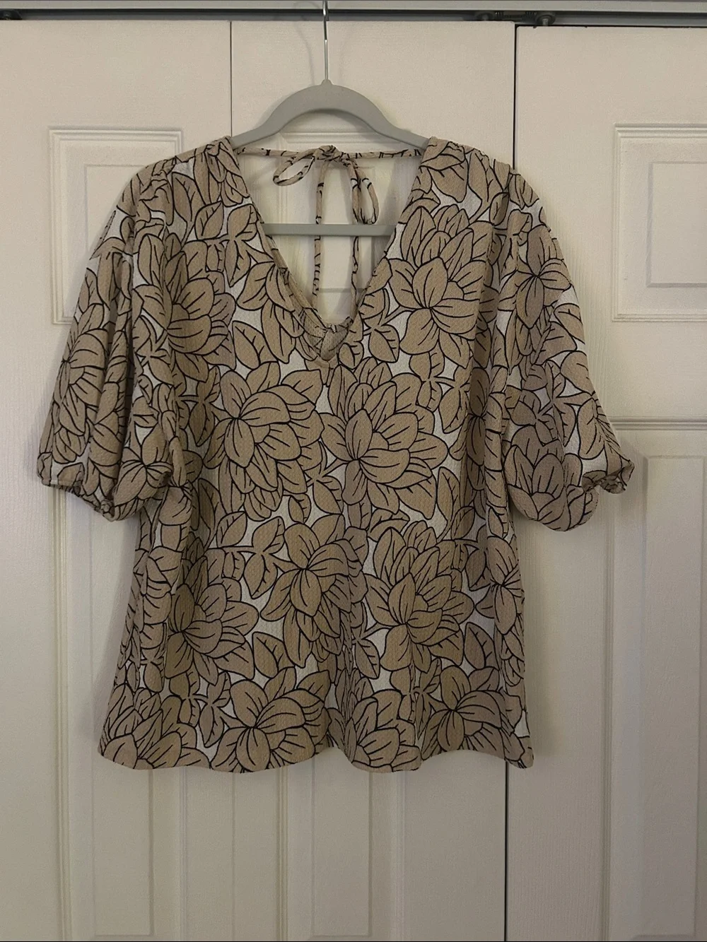 LOFT Beige Floral Tie-Back Puff Sleeve Blouse
